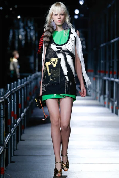 Look 3